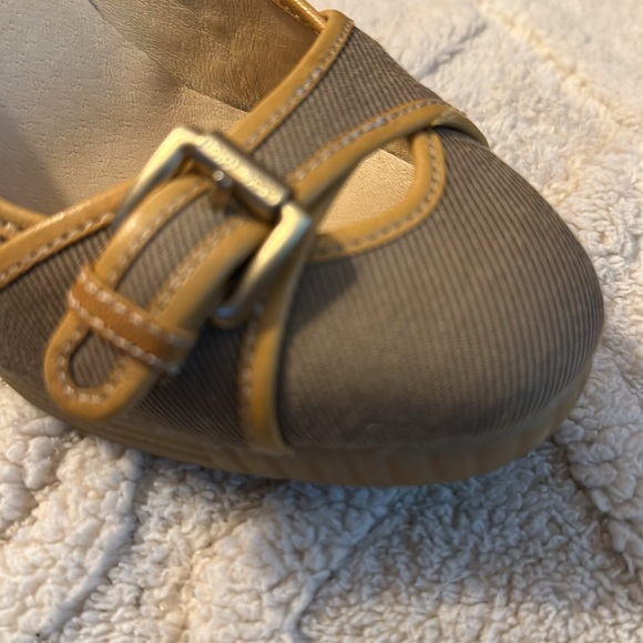 Vintage Michael Kors Reese canvas wedges, round toe with buckle. - Picture 6 of 6